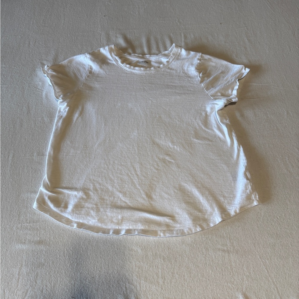 Old Navy Women Size Large Classic White‎ T-Shirt